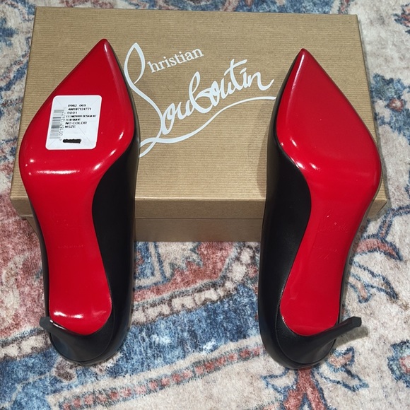 SOLD❗️NEW $795 LOUBOUTIN HEELS❗️ - Picture 8 of 10